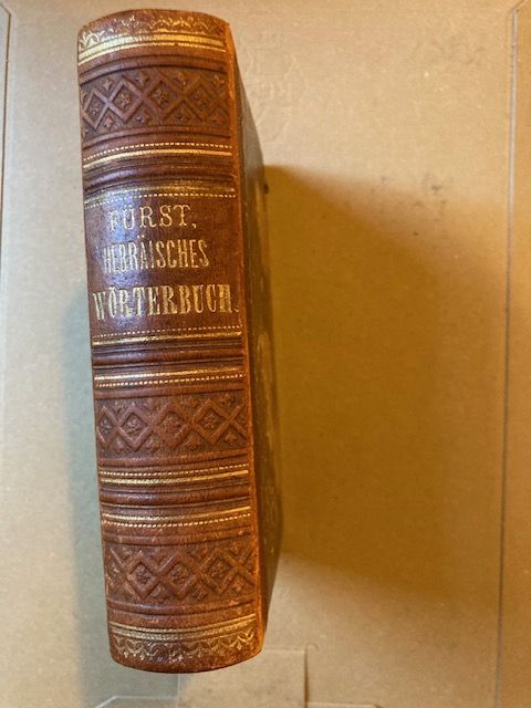 Fürst, Hebräisches und chaldäisches Handwörterbuch über das Alte Testament.